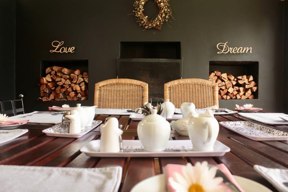 Restaurant/places to eat, Dining area