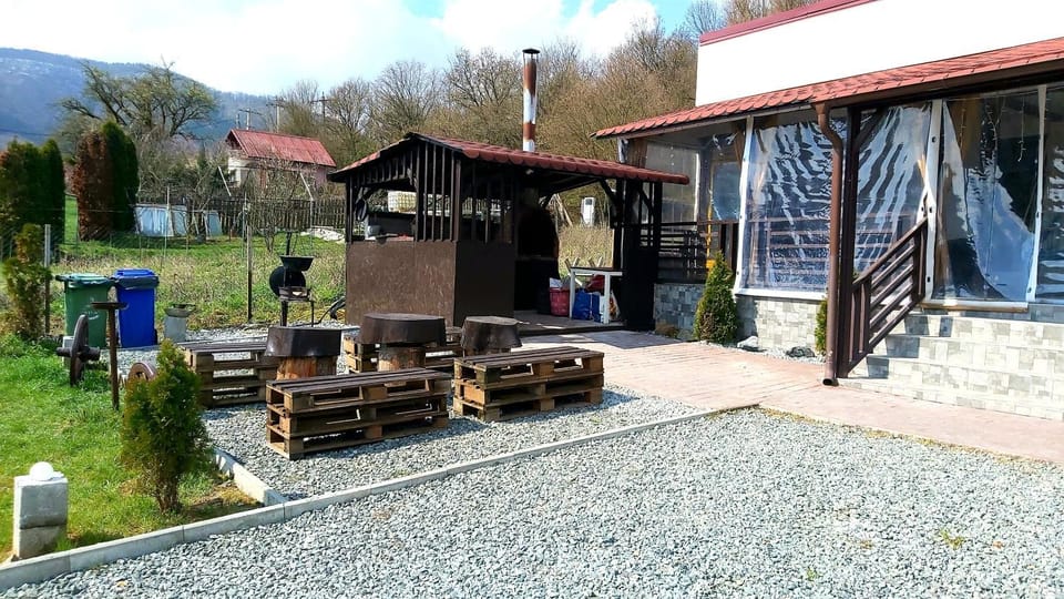 Property building, Day, Natural landscape, BBQ facilities, Mountain view, pet friendly