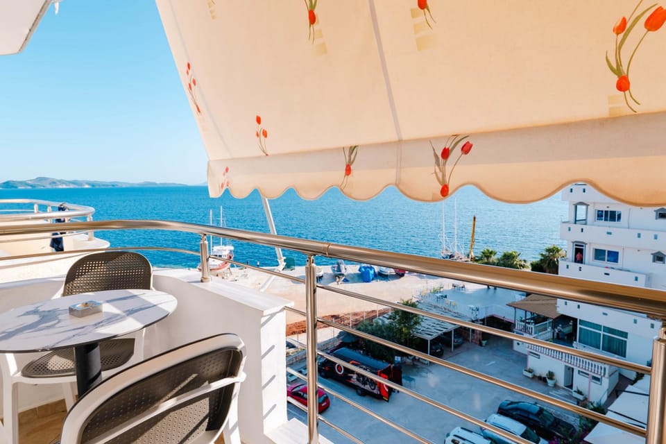 Balcony/Terrace, Seating area, Dining area, Sea view