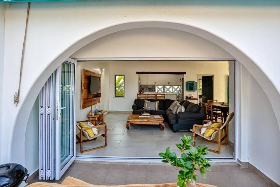Santorini Beachfront Apartment Apartment in Dolphin Coast