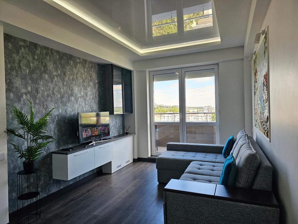 Bed, TV and multimedia, Photo of the whole room, Seating area, Evening entertainment