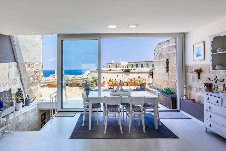 Natural landscape, View (from property/room), Balcony/Terrace, Kitchen or kitchenette, Living room, Seating area, Dining area, Sea view