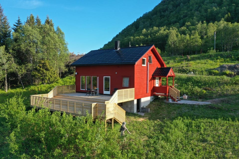 Property building, Spring, Day, Mountain view