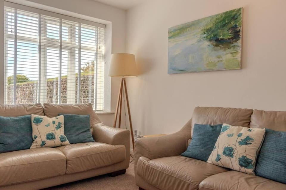 9 The Downs, Thurlestone overlooking Burgh Island Apartment in England