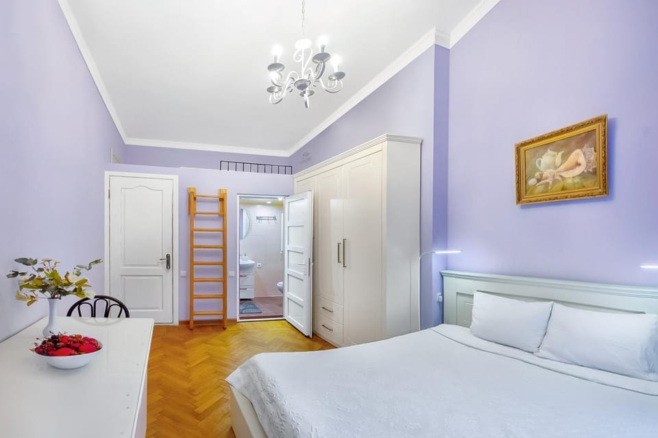 Bed, Photo of the whole room, wardrobe