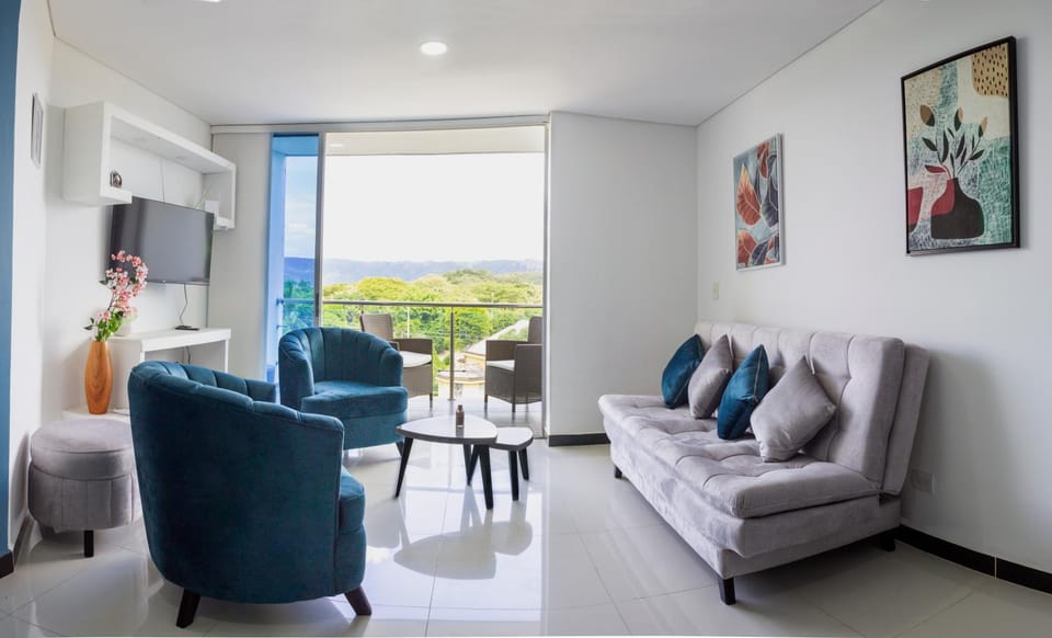 Communal lounge/ TV room, Natural landscape, TV and multimedia, Living room, Seating area, Evening entertainment, Mountain view
