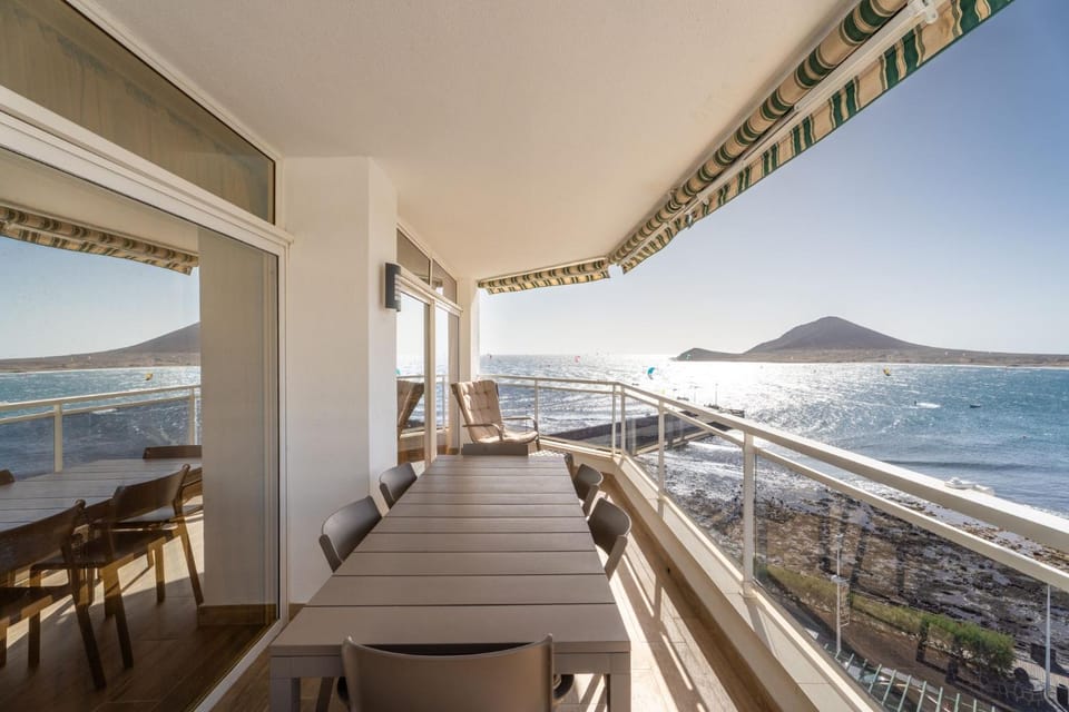 Nearby landmark, Day, Natural landscape, View (from property/room), Balcony/Terrace, Dining area, Mountain view, Sea view