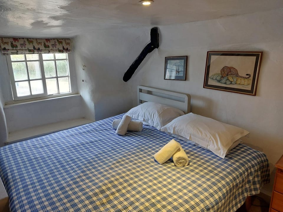 Stable Cottage - Sleeps 6, near Lulworth Cove House in Purbeck District