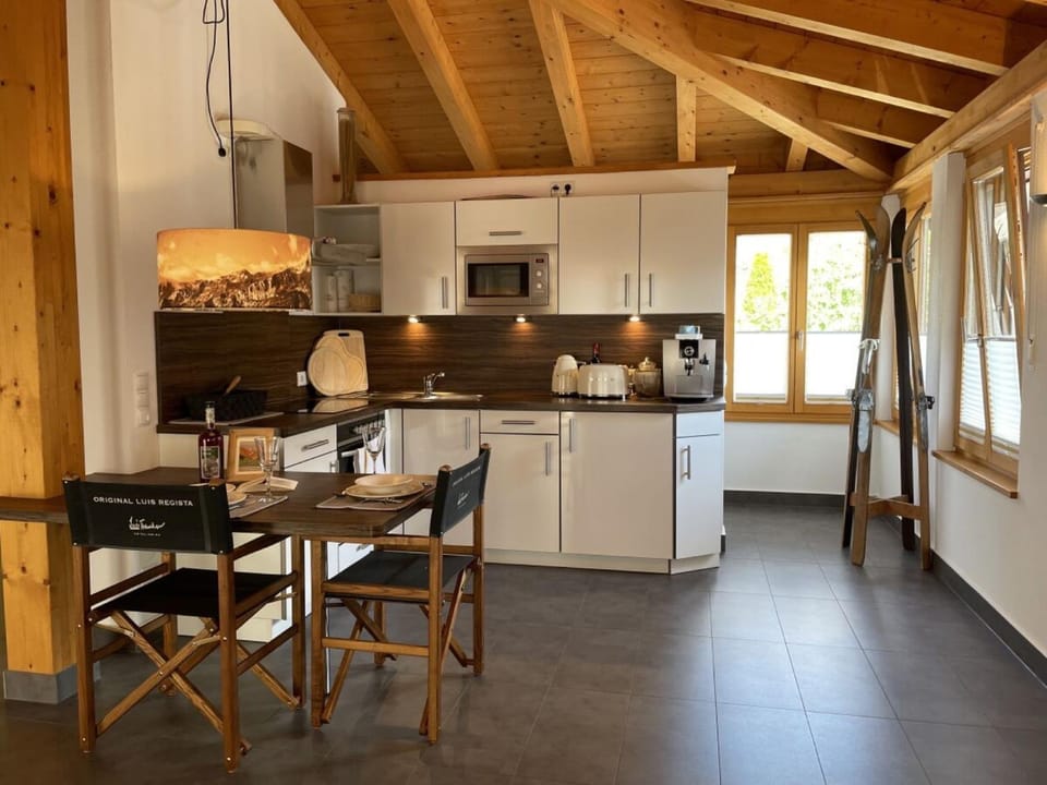 Property building, Kitchen or kitchenette, Living room