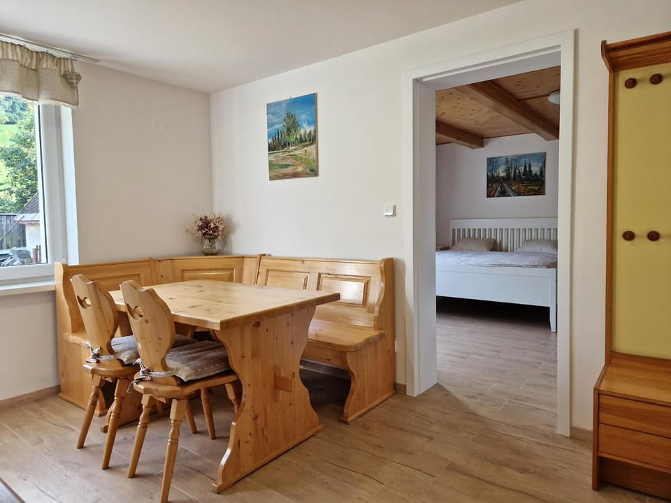 Seating area, kitchen