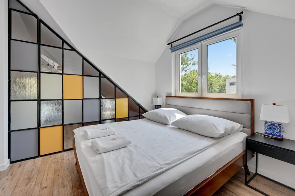 Bed, Photo of the whole room, Bedroom, towels