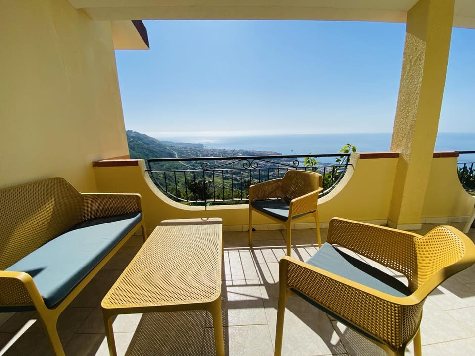 Natural landscape, Balcony/Terrace, Sea view