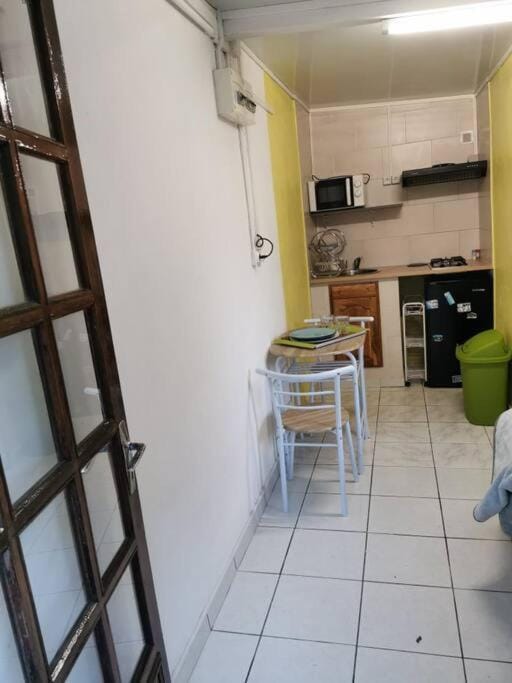 Studio avec grande terrasse House in Saint-Denis