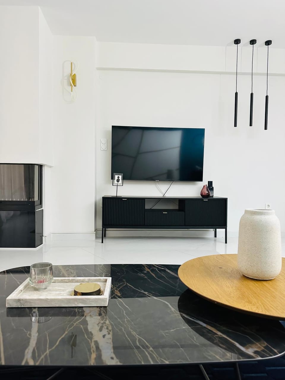 TV and multimedia, Living room, Seating area, air conditioner