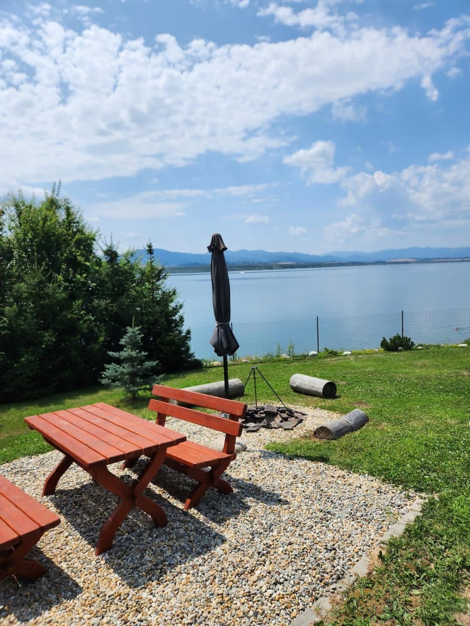 Spring, Day, Seating area, Lake view
