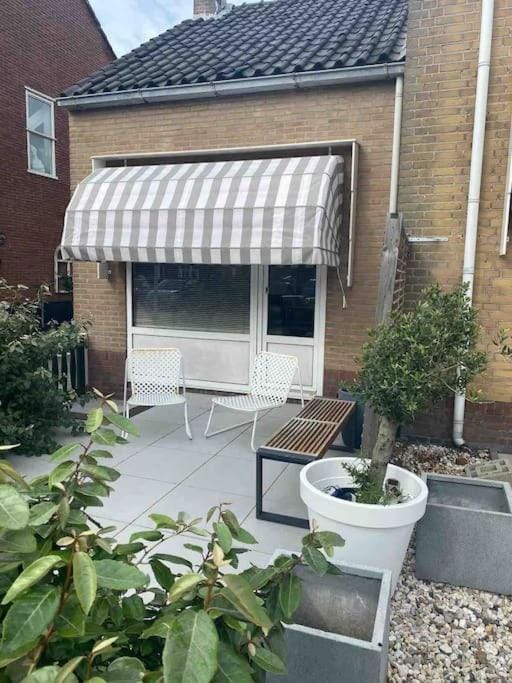 Tiny beachhouse - free parking House in Noordwijk