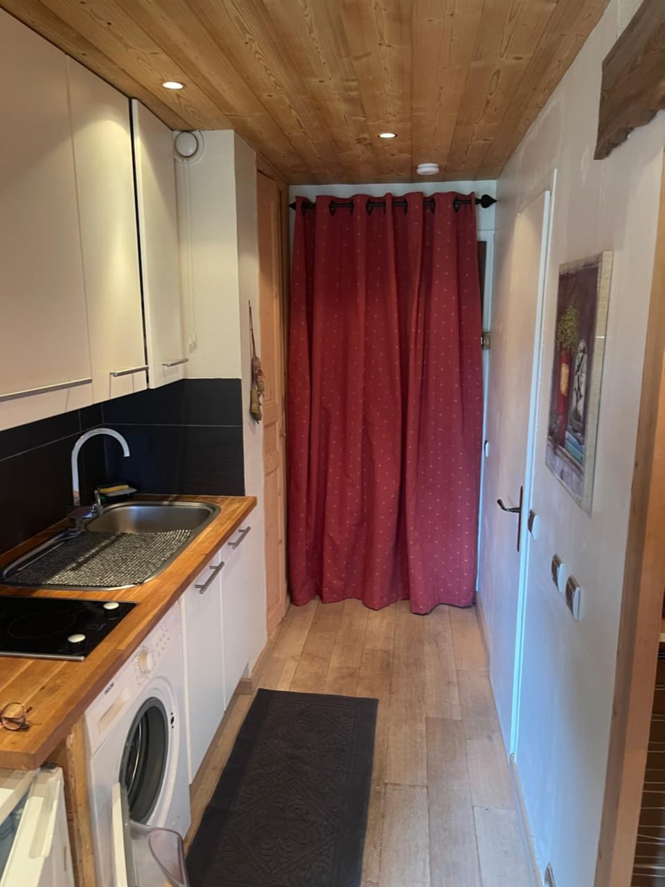 Kitchen or kitchenette