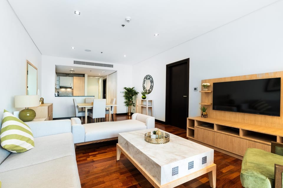 Lux BnB I Palm Jumeirah Resort I Palm Views Apartment in Dubai