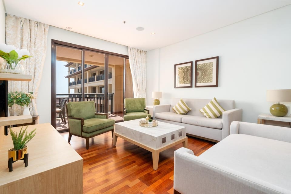 Lux BnB I Palm Jumeirah Resort I Palm Views Apartment in Dubai