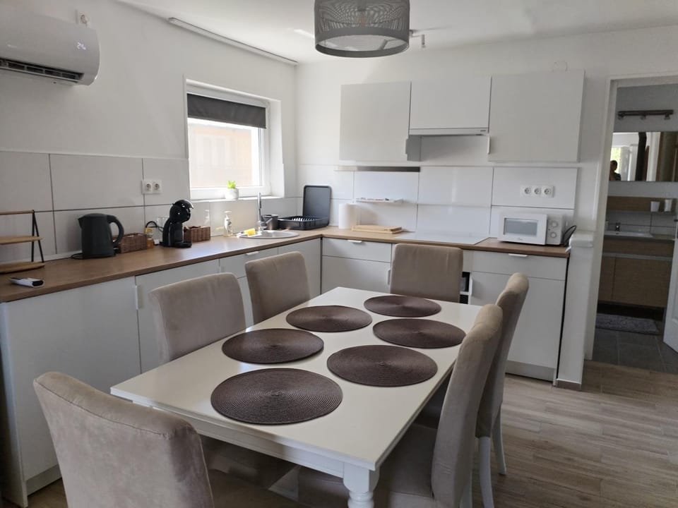 Dömper Döme Apartman 1E Vacation rental in Hungary