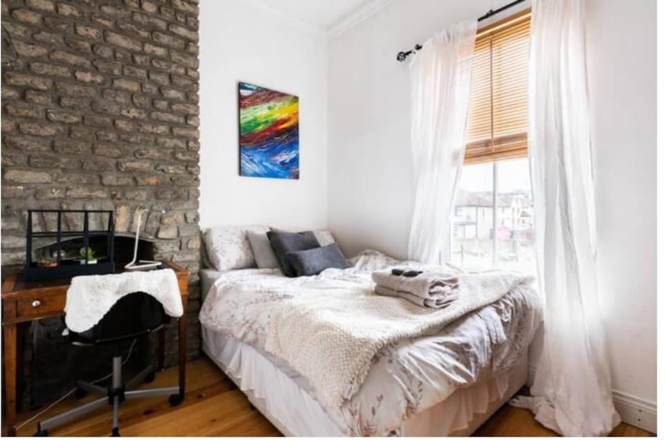 Photo of the whole room, Bedroom, towels