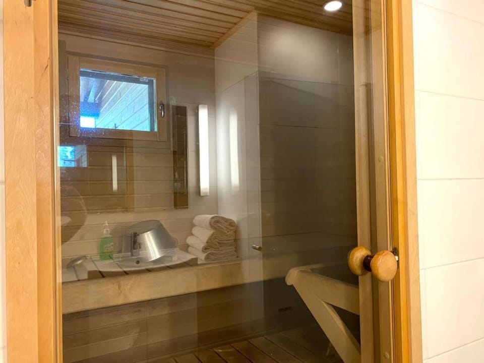 Shower, Sauna