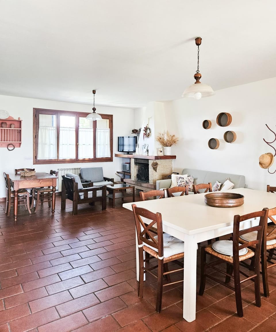Kitchen or kitchenette, Living room, Seating area