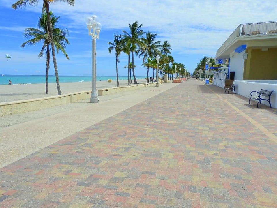 316 Footloose #3 Apartment in Hollywood Beach