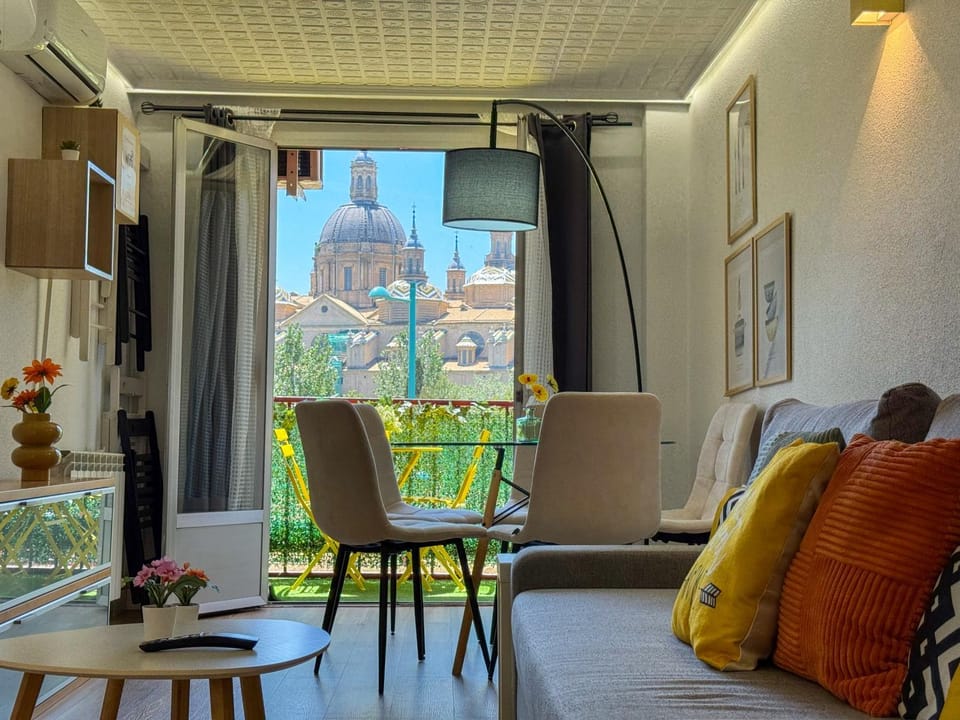 Front Views To El Pilar ComoTuCasa Apartment in Zaragoza