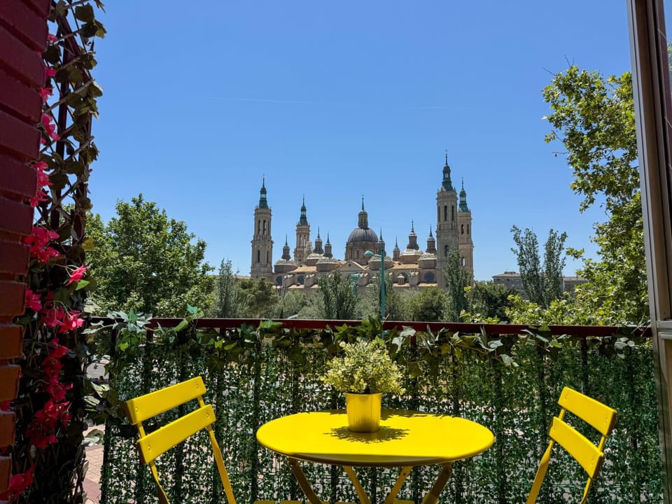 Front Views To El Pilar ComoTuCasa Apartment in Zaragoza
