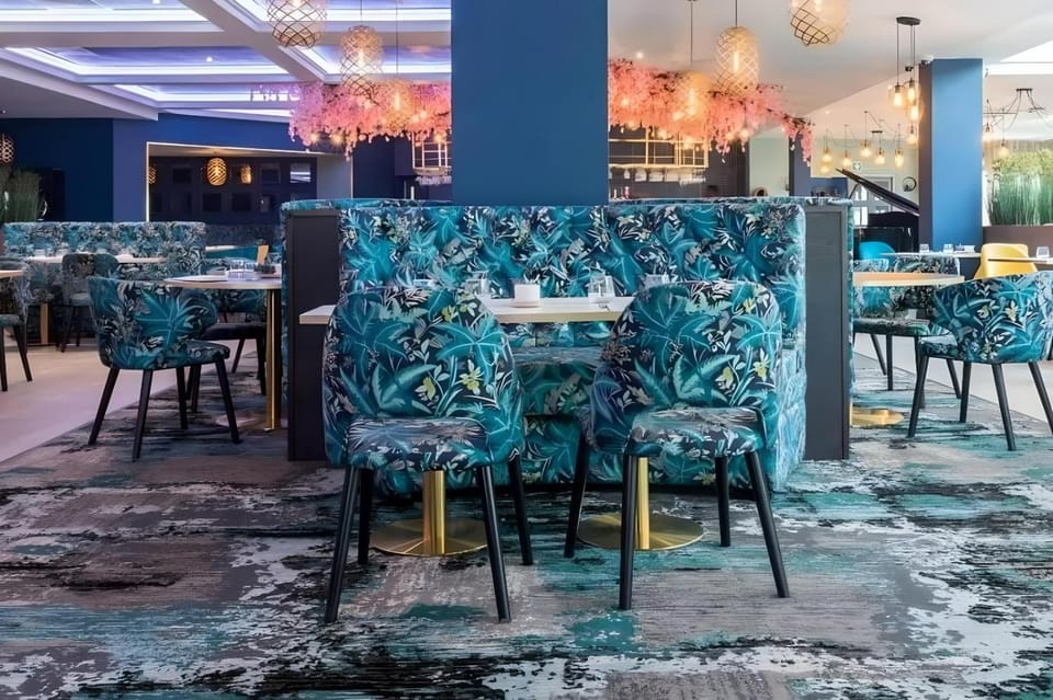 Restaurant/places to eat, Lounge or bar