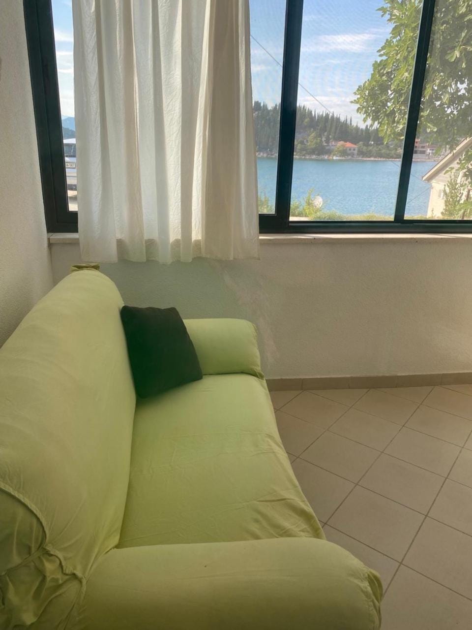 2 bed Comfy Gem: Functional, Ideal Location, Steps to the Beach Apartment in Dubrovnik-Neretva County