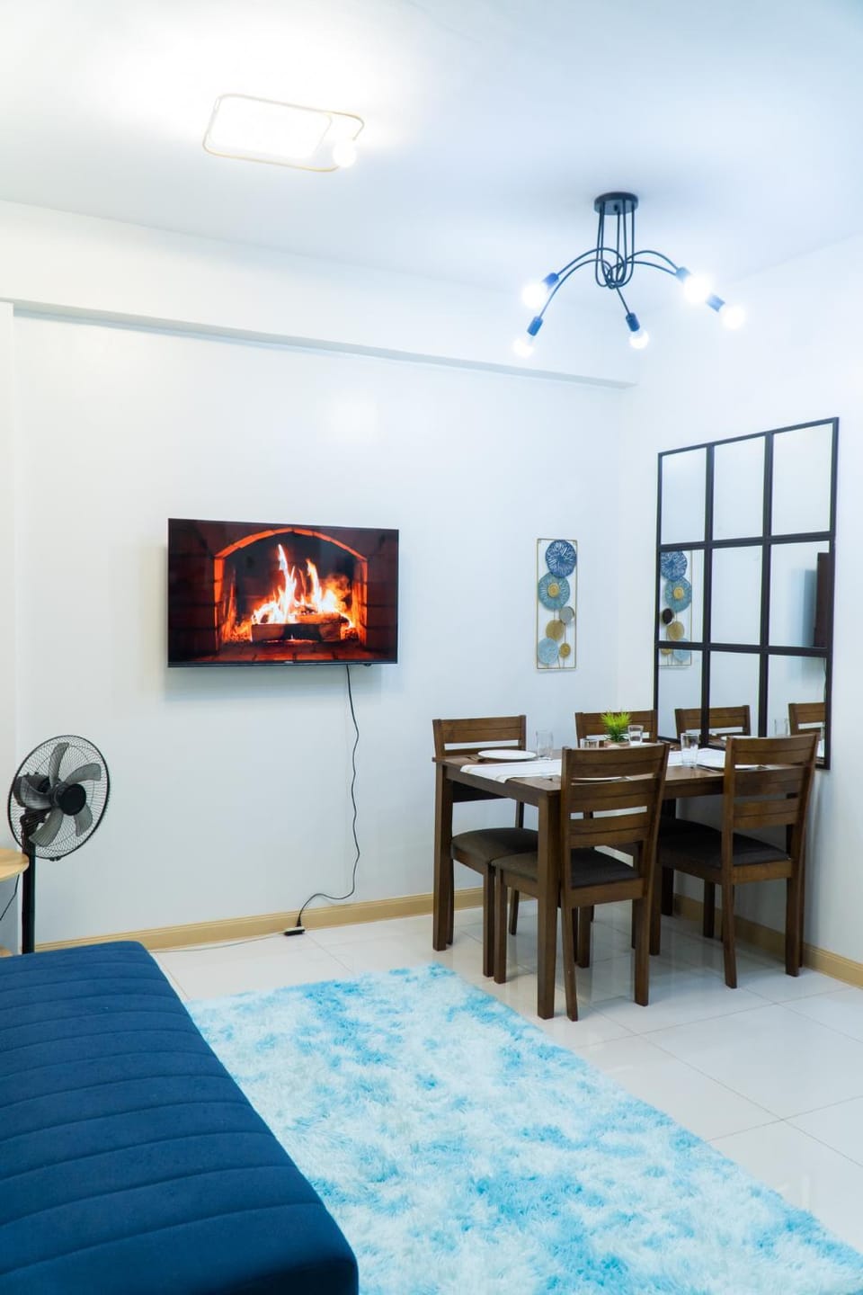 TV and multimedia, Living room, Photo of the whole room, Seating area, Dining area, fireplace