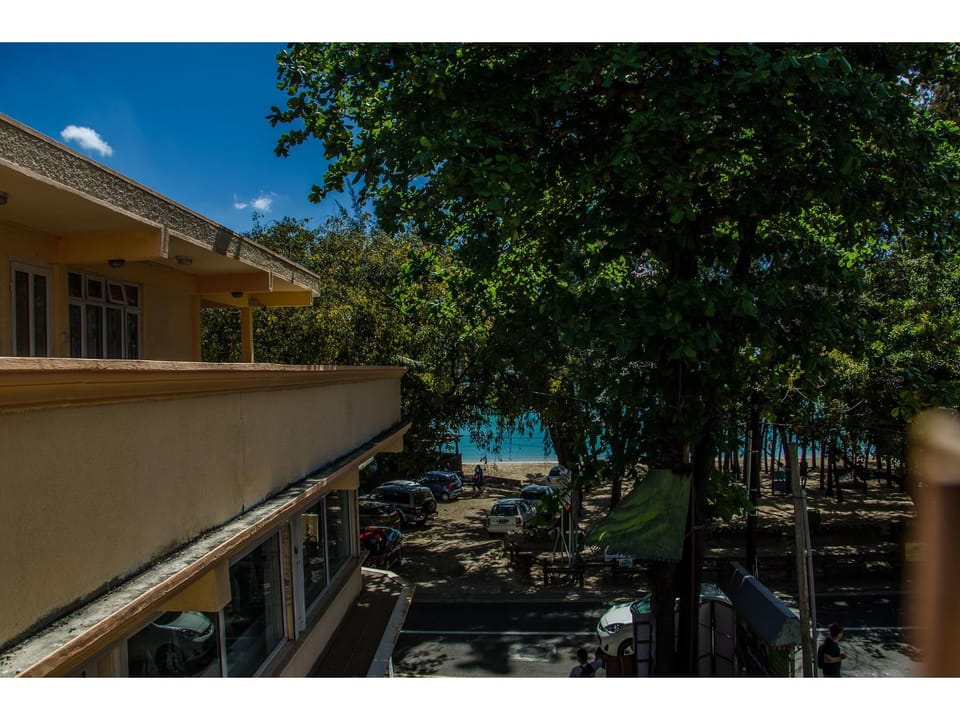 Neighbourhood, Beach