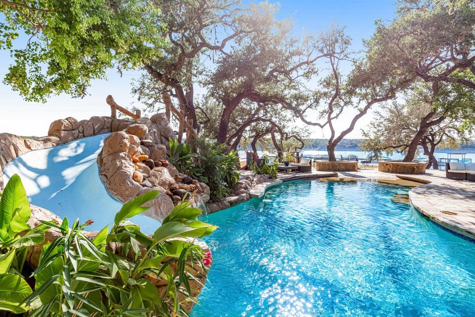 Lakeside House House in Hudson Bend