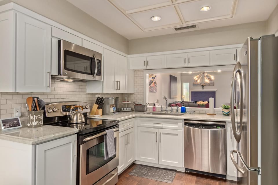 Coffee/tea facilities, Kitchen or kitchenette, dishwasher, oven, pet friendly, stove, toaster