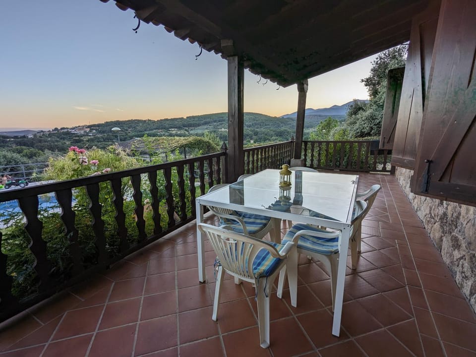 Day, Natural landscape, View (from property/room), Balcony/Terrace, Dining area, Mountain view