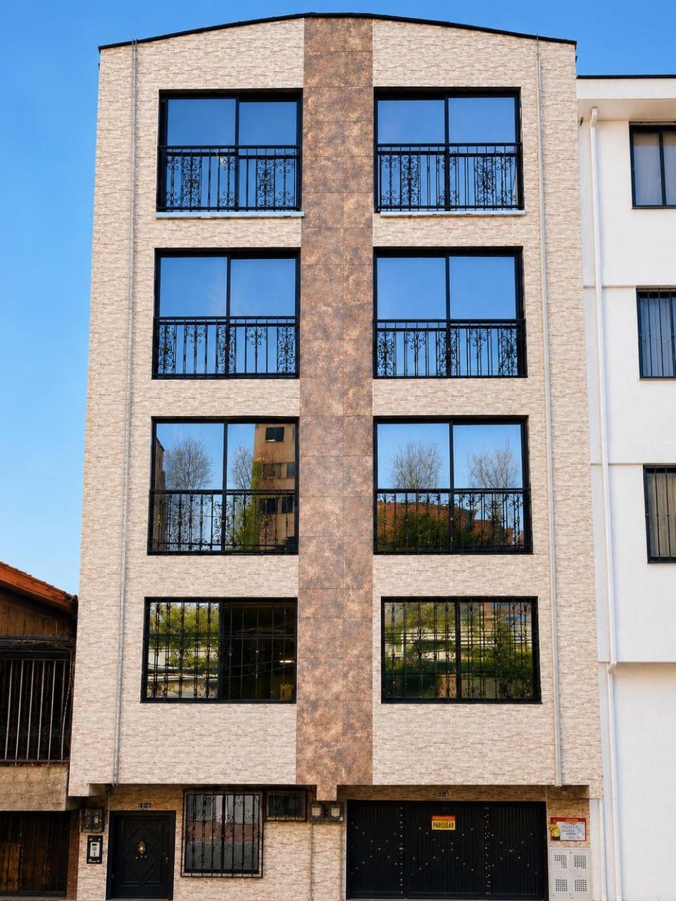 Aparta Suites Torre de Prado 401 Apartamento para 6 Personas Apartment in Medellin
