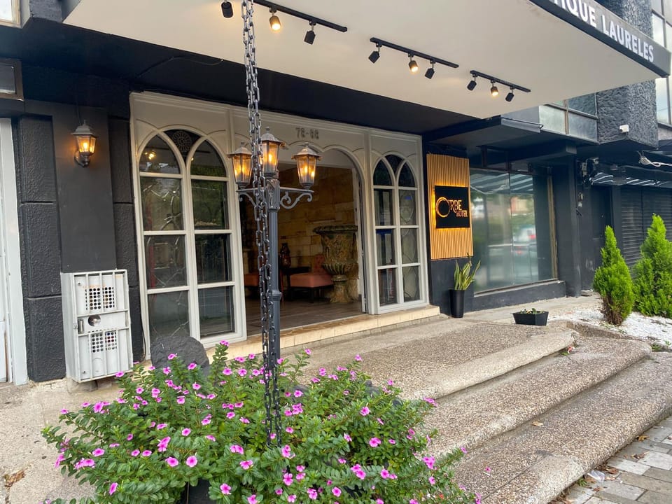 Facade/entrance