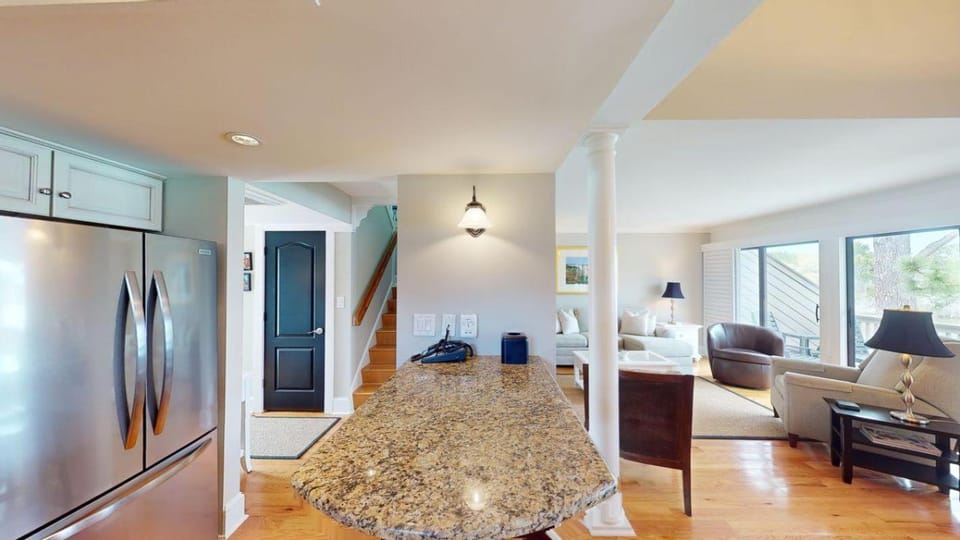 Lakeside Updated Villa: Pool and Beach Access House in South Carolina