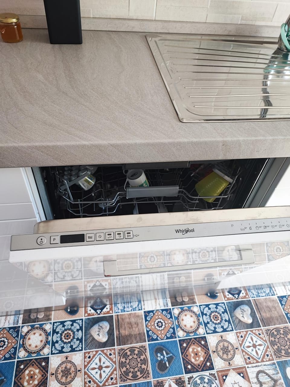 Kitchen or kitchenette, dishwasher