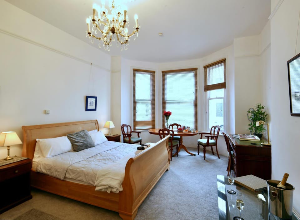 Bed, View (from property/room), Seating area, Dining area, Bedroom, Sea view, wardrobe