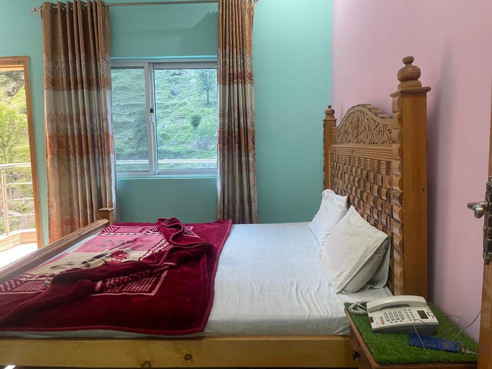 Bed, View (from property/room), Bedroom, Garden view, River view