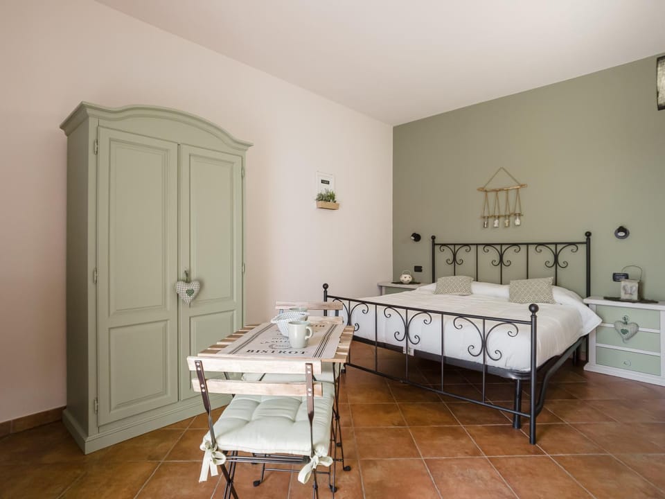 Bed, Bathroom, Photo of the whole room, Bedroom, minibar