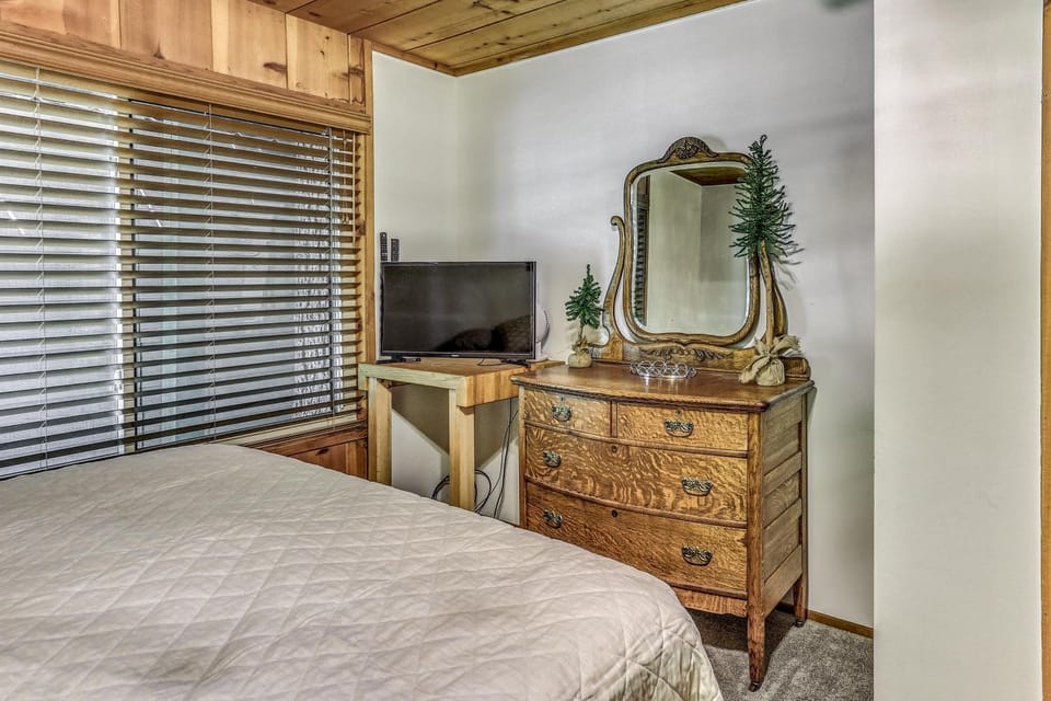 3 Mi to Shaver Lake: Cozy 'Bears Hideaway' Cabin! Cabin in Shaver Lake
