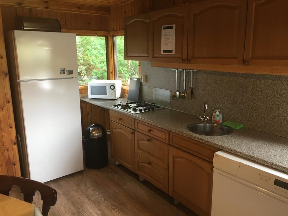 Property building, Kitchen or kitchenette, group of guests, group of guests