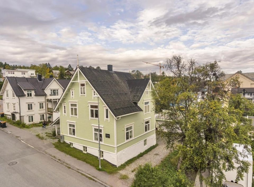 Property building, Day