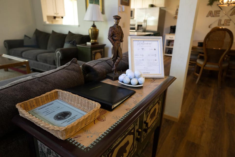 Kitchen or kitchenette, Living room, Decorative detail, Seating area, Dining area