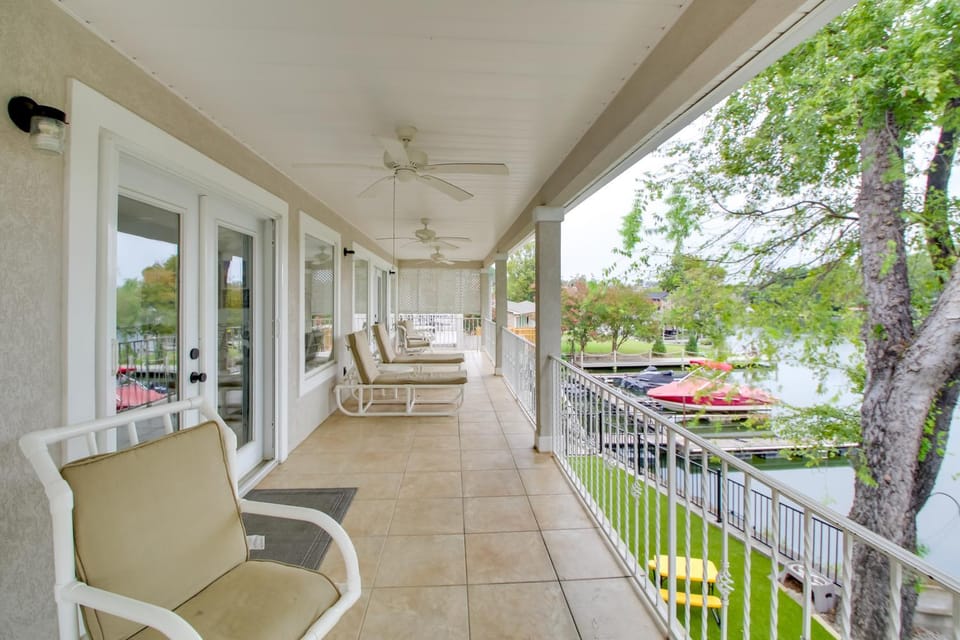 Lakefront Hot Springs Condo w/ Dock Access & Views House in Hot Springs