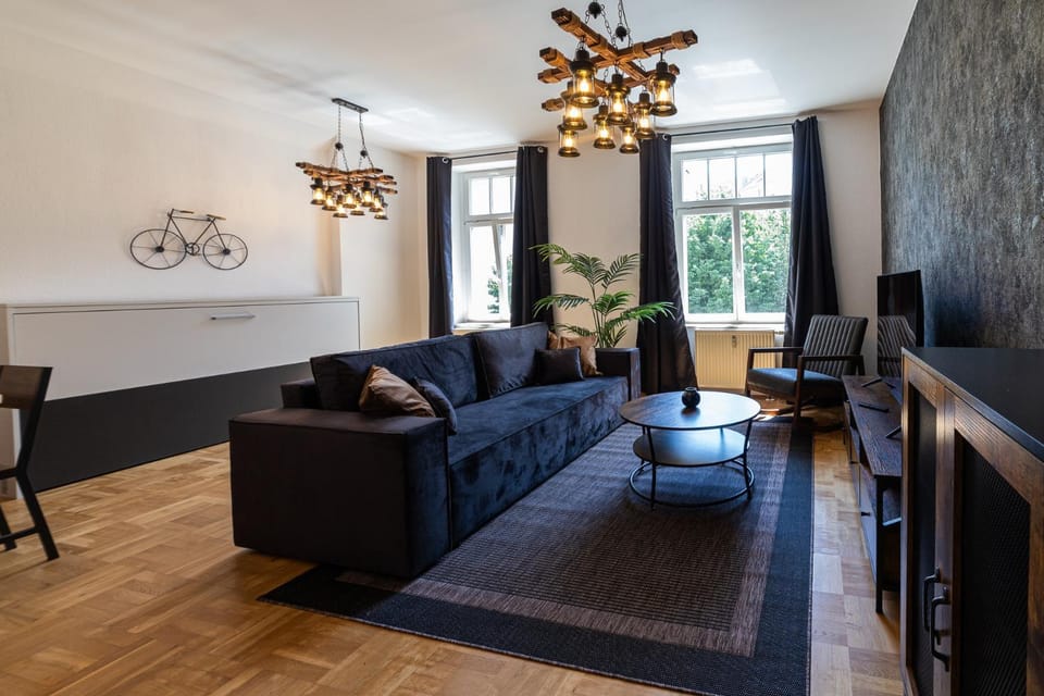 Communal lounge/ TV room, TV and multimedia, Living room, Seating area, Evening entertainment